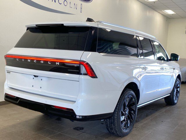 New 2026 Lincoln Navigator L Black Label AWD/4WD image 10