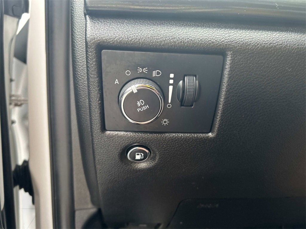 Used 2022 Jeep Grand Cherokee Laredo X image 21