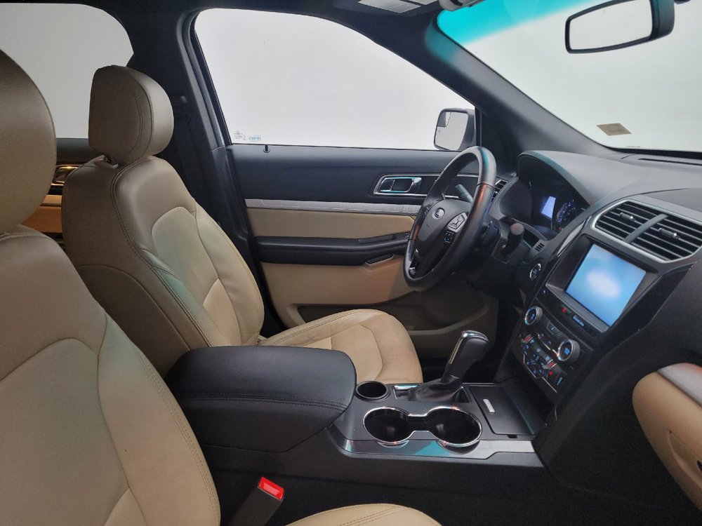 Used 2016 Ford Explorer XLT w/ Equipment Group 202A FWD image 21