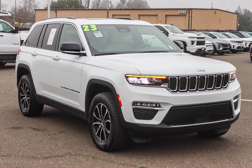 Used 2023 Jeep Grand Cherokee 4WD 4xe image 5