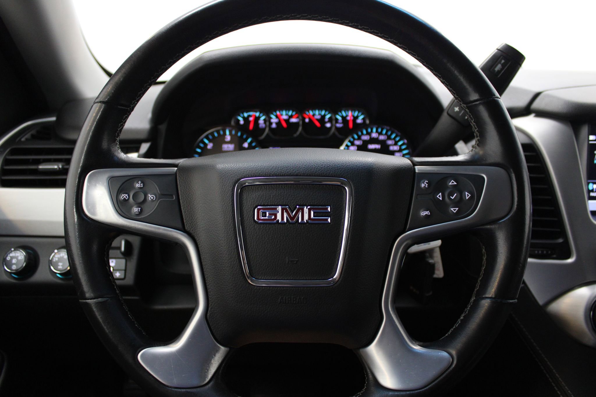 Used 2019 GMC Yukon SLE w/ SLE Value Package AWD/4WD image 32