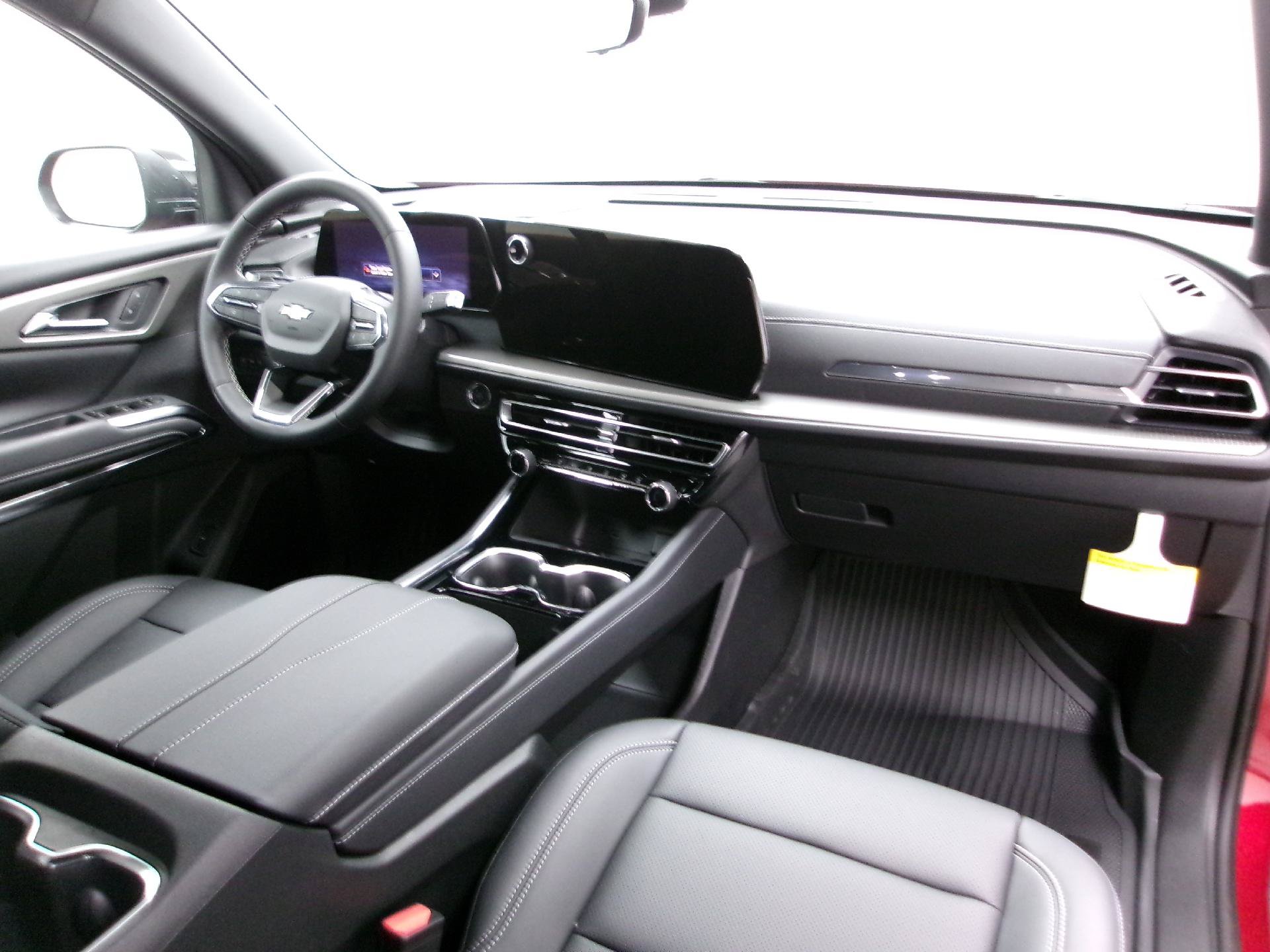 New 2027 Chevrolet Traverse LT w/ Driver Confidence Package FWD image 3
