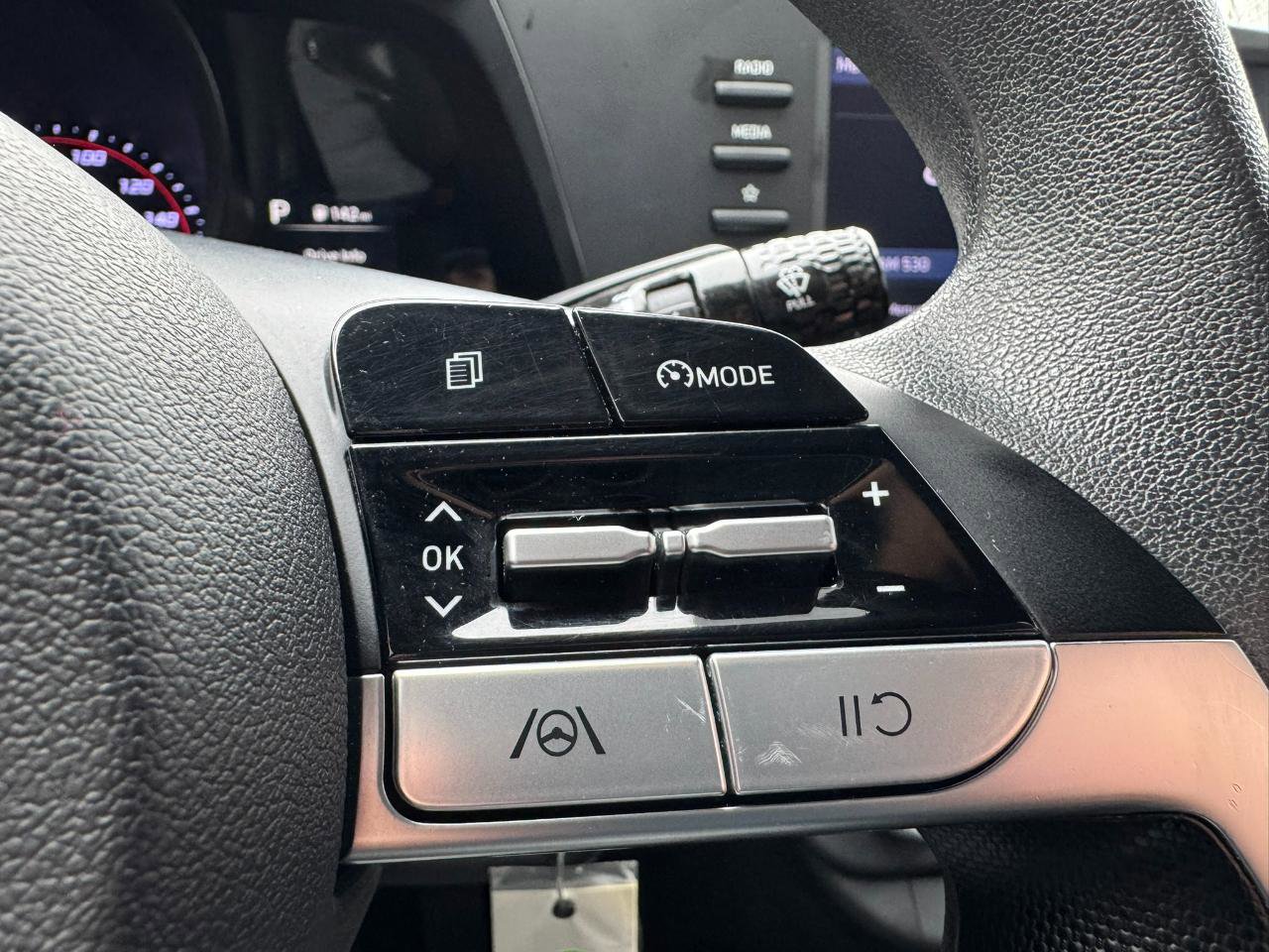 Used 2021 Hyundai Elantra SE w/ Cargo Package image 14