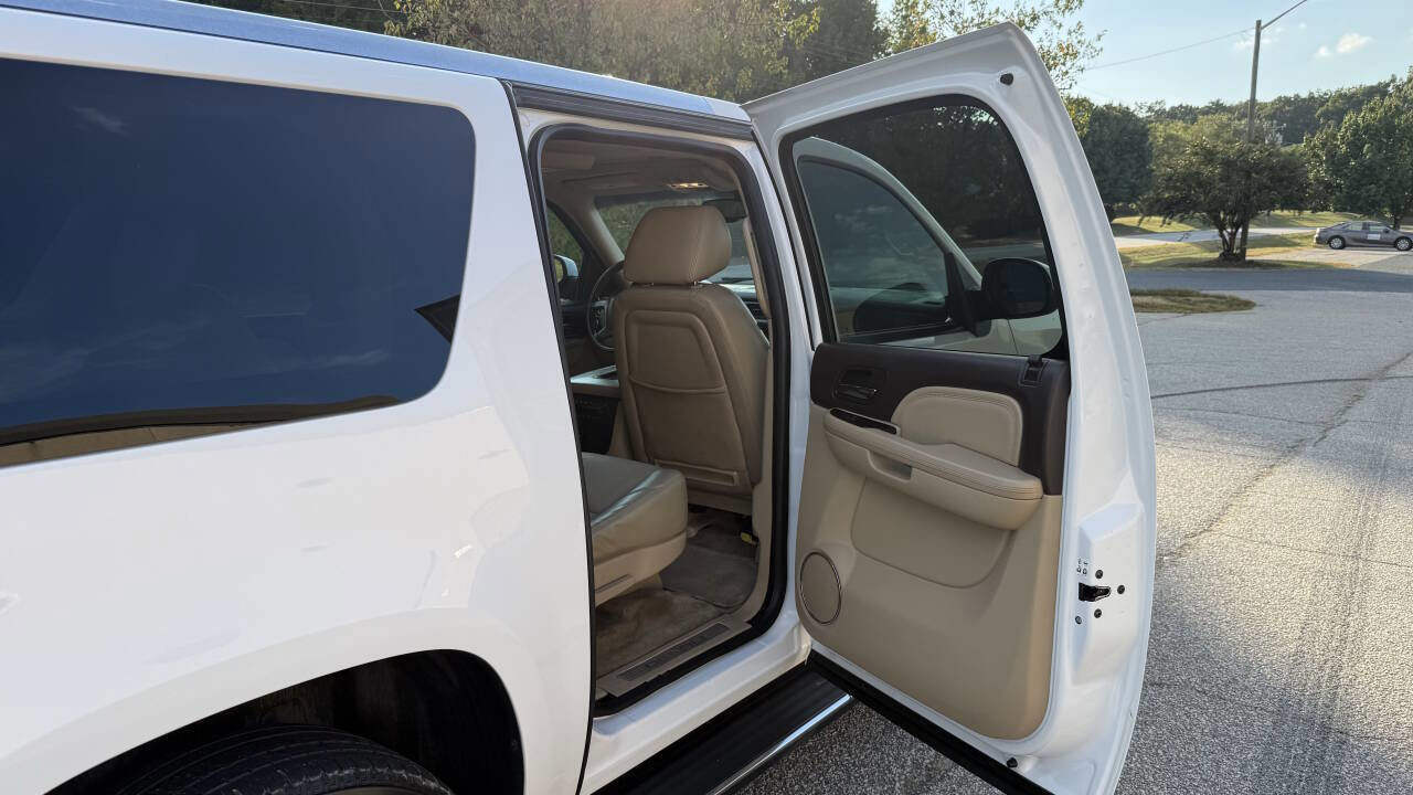 Used 2012 GMC Yukon XL Denali image 17