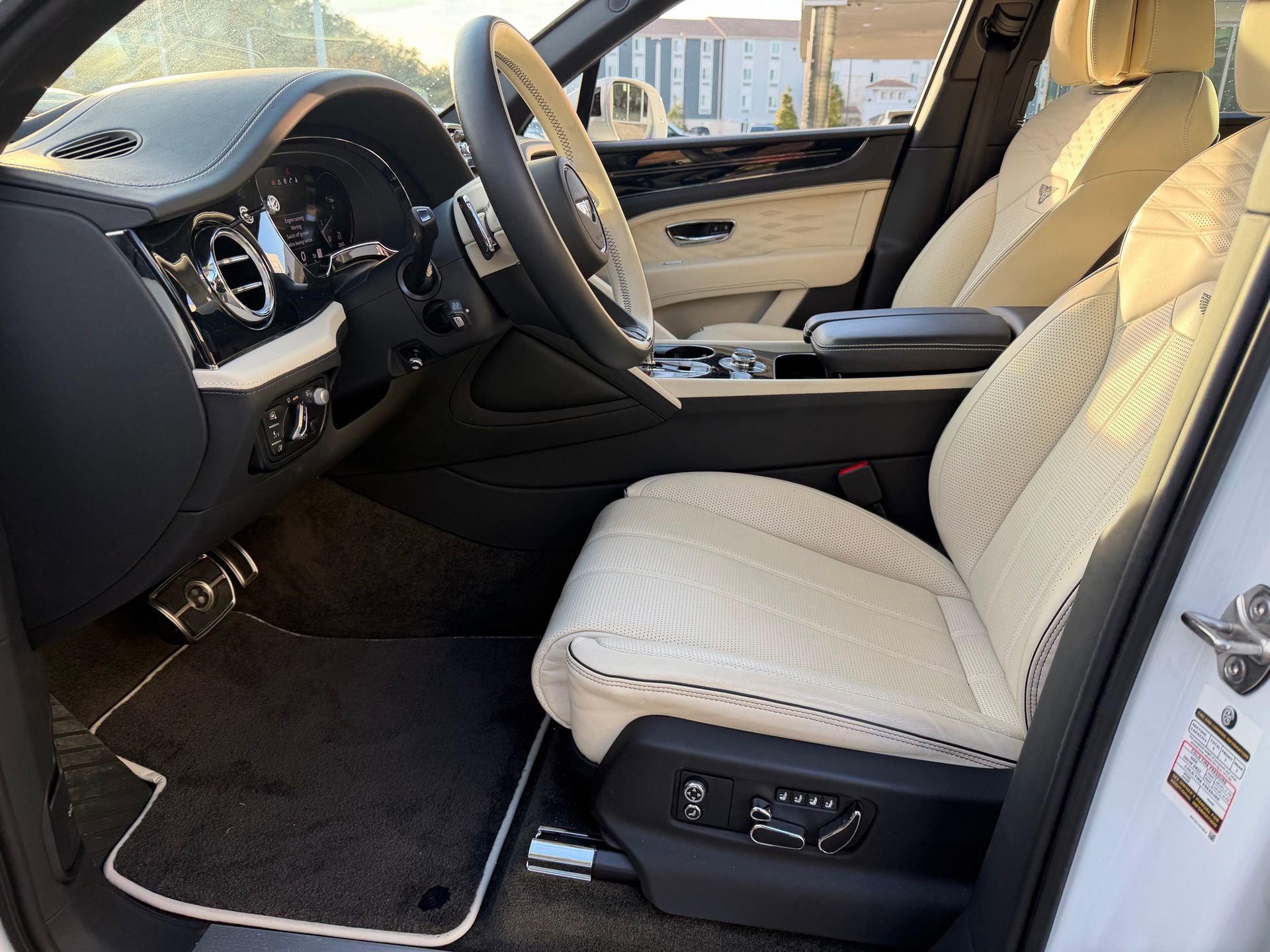 Used 2023 Bentley Bentayga Extended Wheelbase image 13