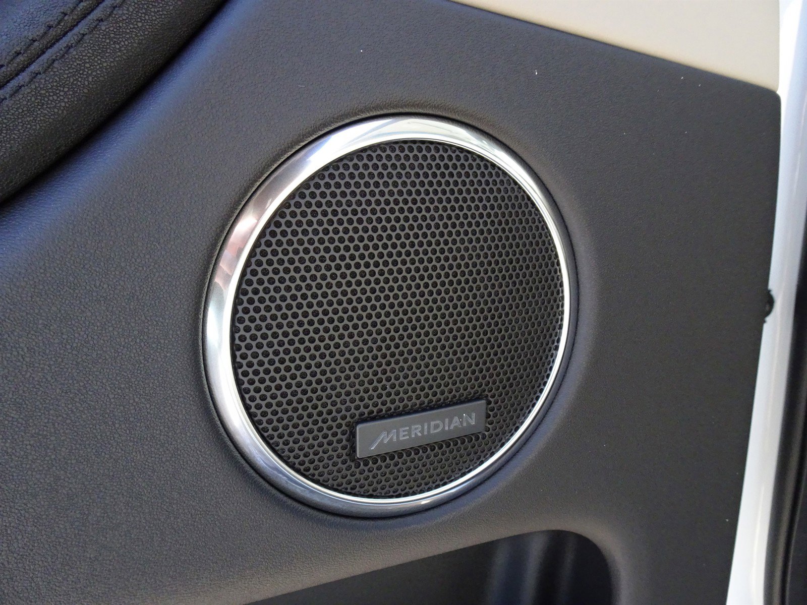 New 2025 Land Rover Discovery Sport S image 18