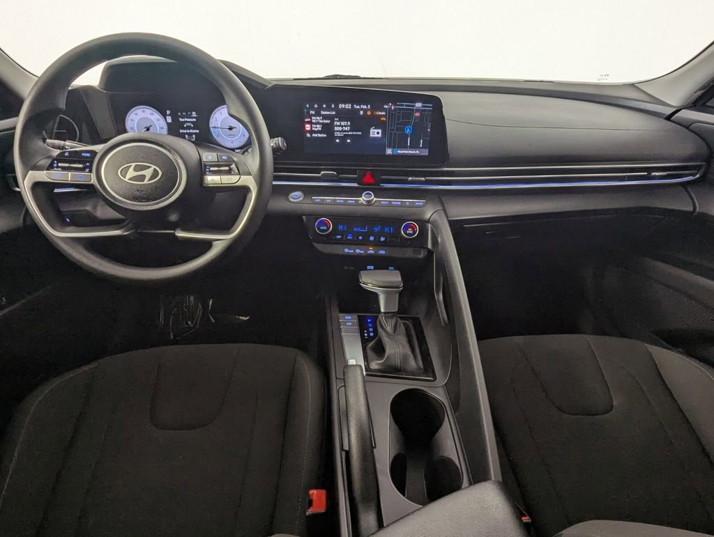 Used 2024 Hyundai Elantra SEL image 16