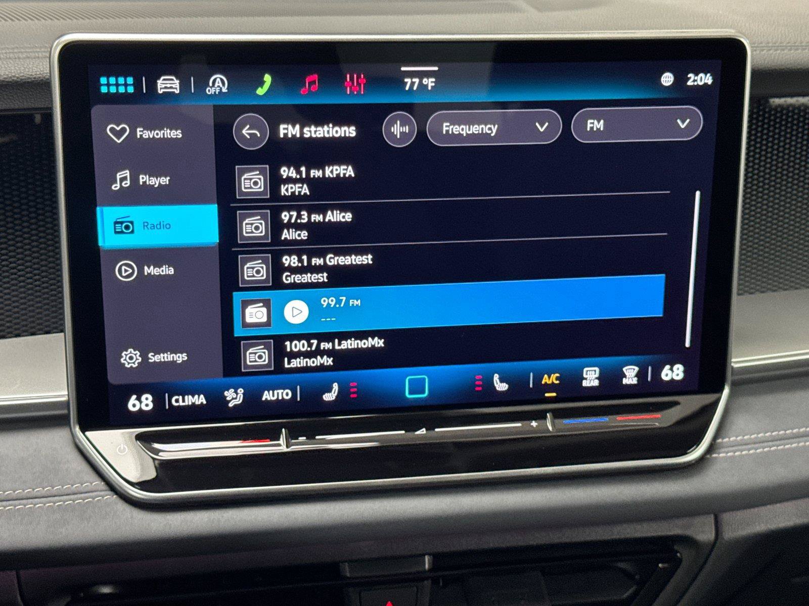 Used 2026 Volkswagen Tiguan SE w/ Panoramic Sunroof Package FWD image 17
