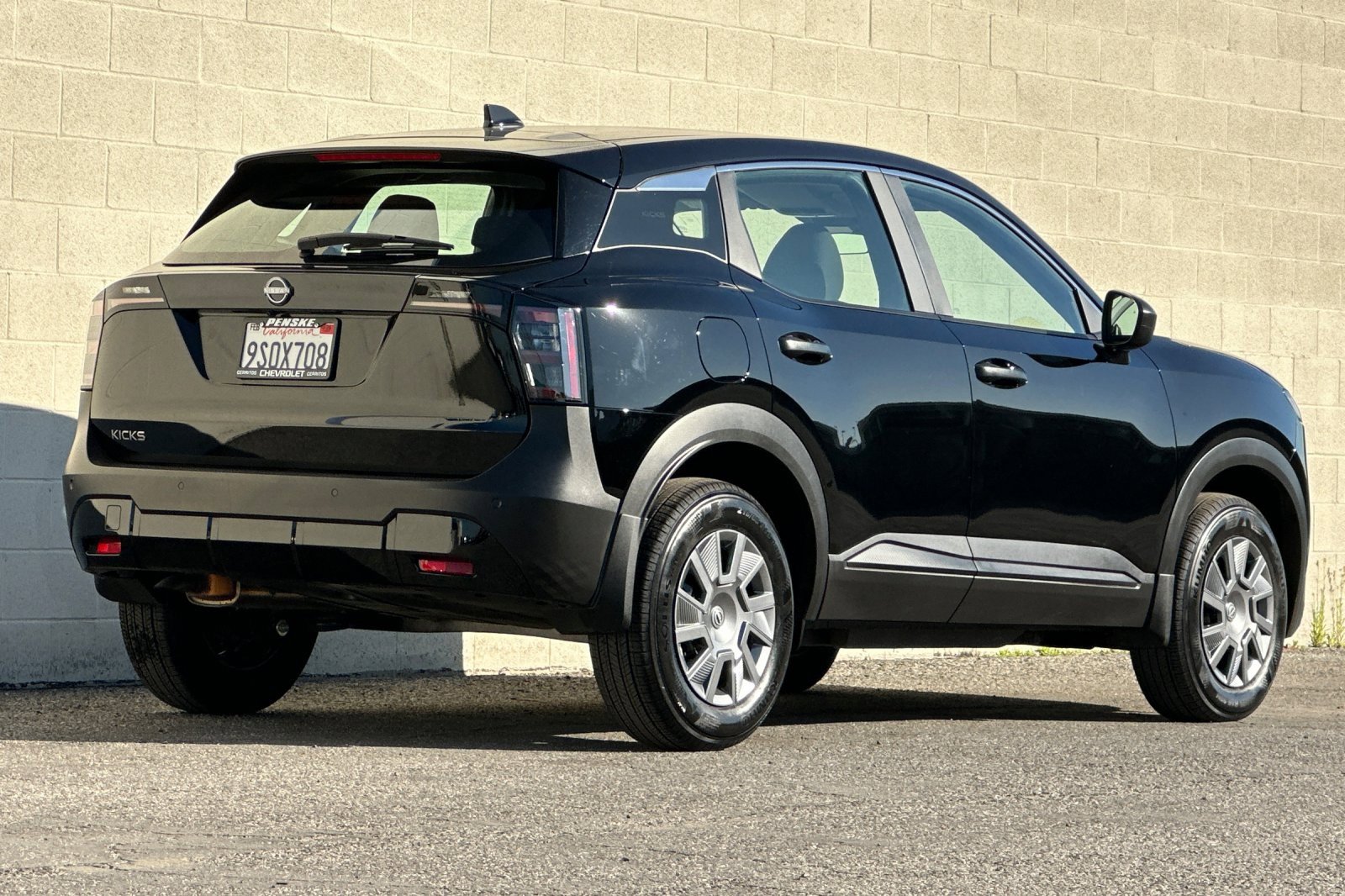 Used 2025 Nissan Kicks S image 4