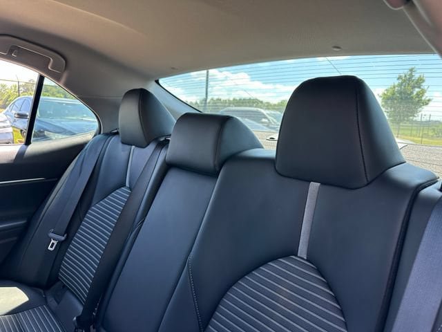 Used 2022 Toyota Camry SE FWD image 17