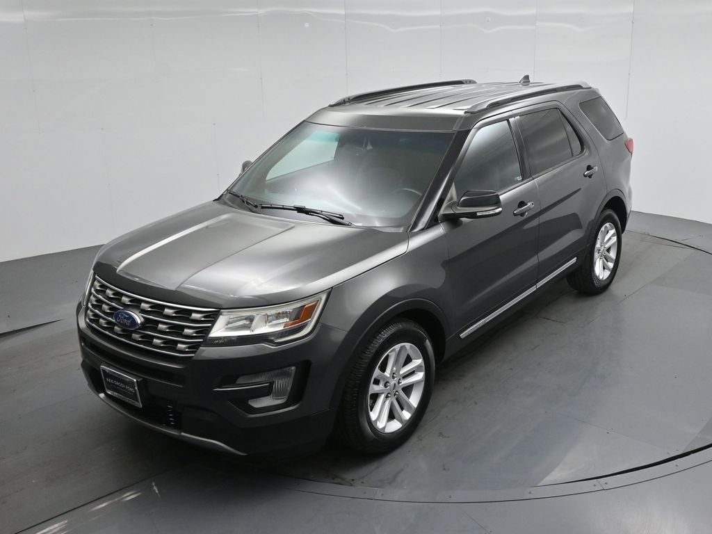 Certified 2017 Ford Explorer XLT w/ Equipment Group 202A FWD image 39