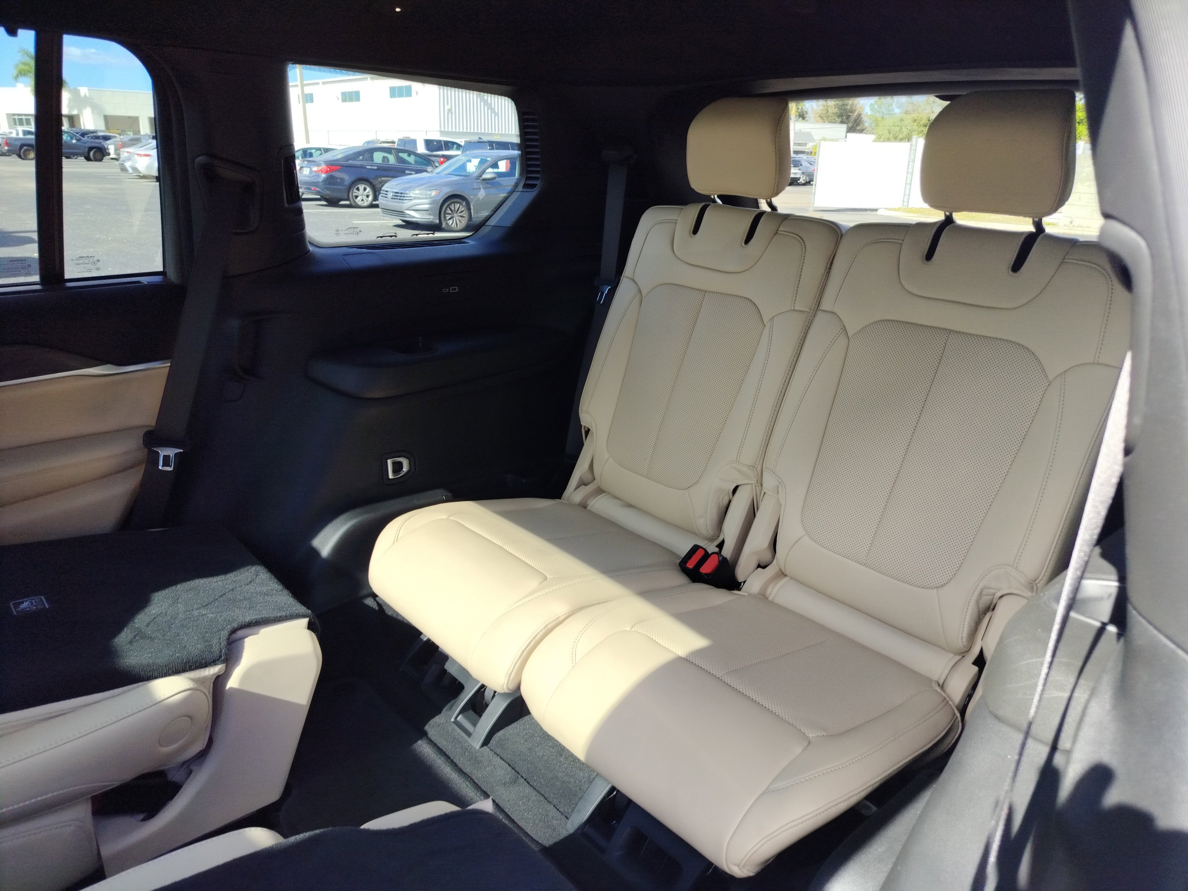 Used 2025 Jeep Grand Cherokee L Limited w/ Luxury Tech Group II image 14