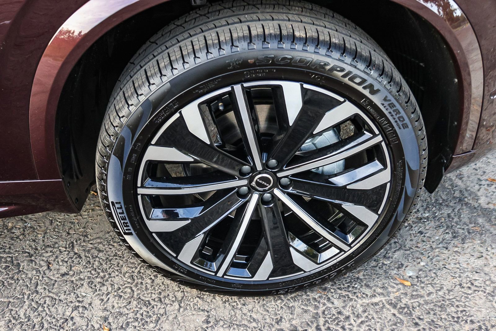 New 2026 Volvo XC90 B5 Plus w/ Protection Package image 11