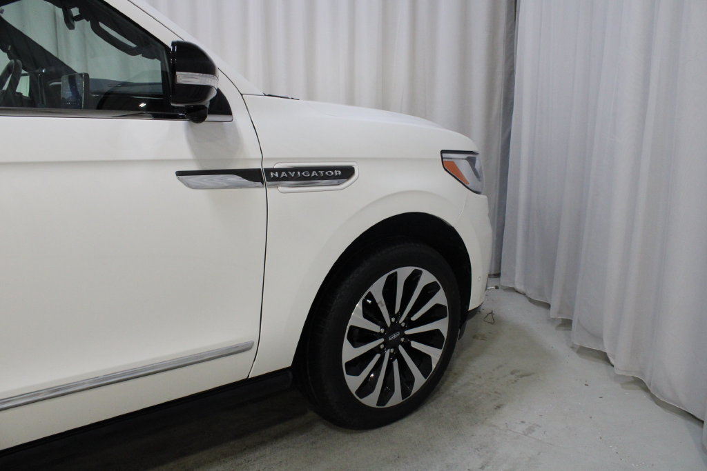 Used 2024 Lincoln Navigator L Reserve AWD/4WD image 28