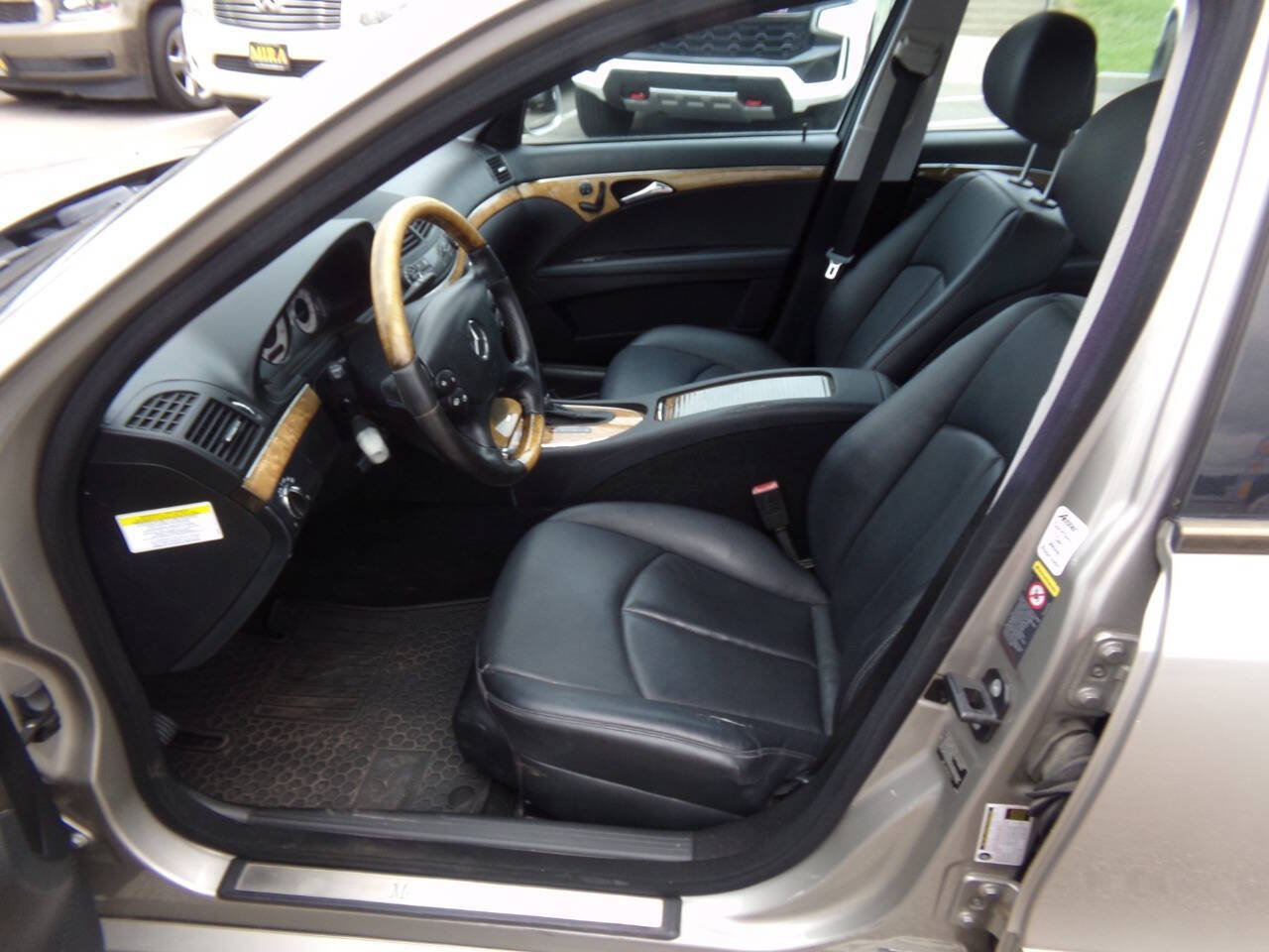 Used 2008 Mercedes-Benz E 350 4MATIC Sedan image 10