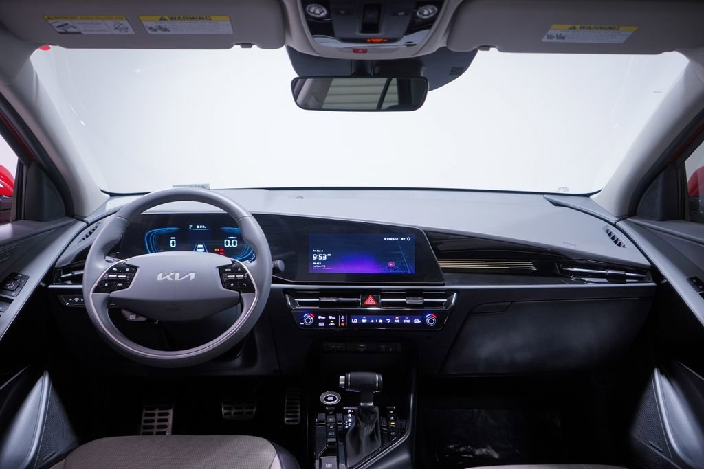 Used 2025 Kia Niro SX Touring image 10