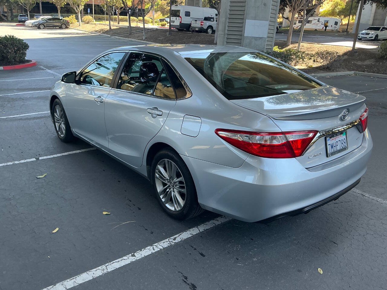 Used 2015 Toyota Camry SE FWD image 3