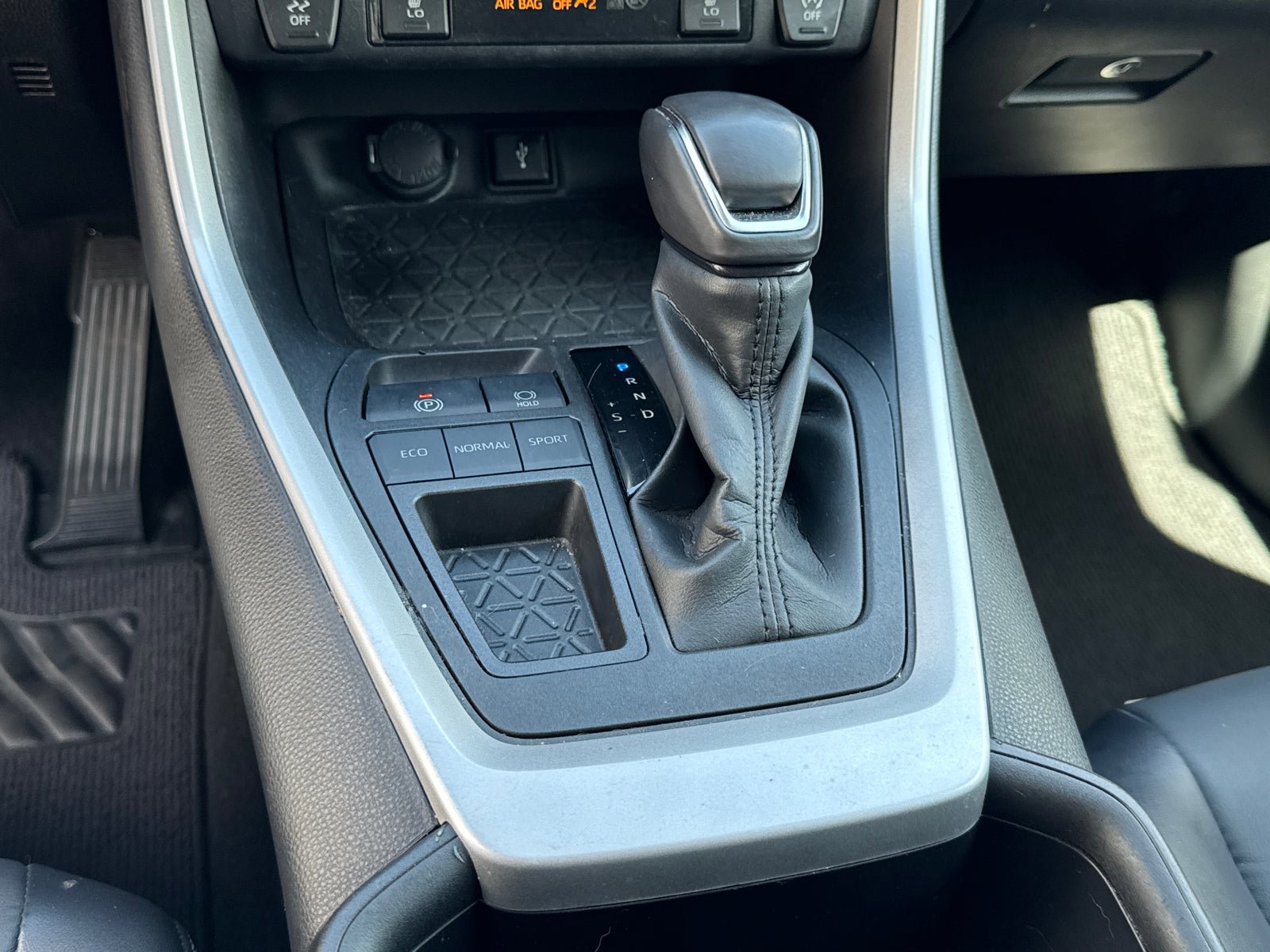 Used 2022 Toyota RAV4 XLE Premium FWD image 30