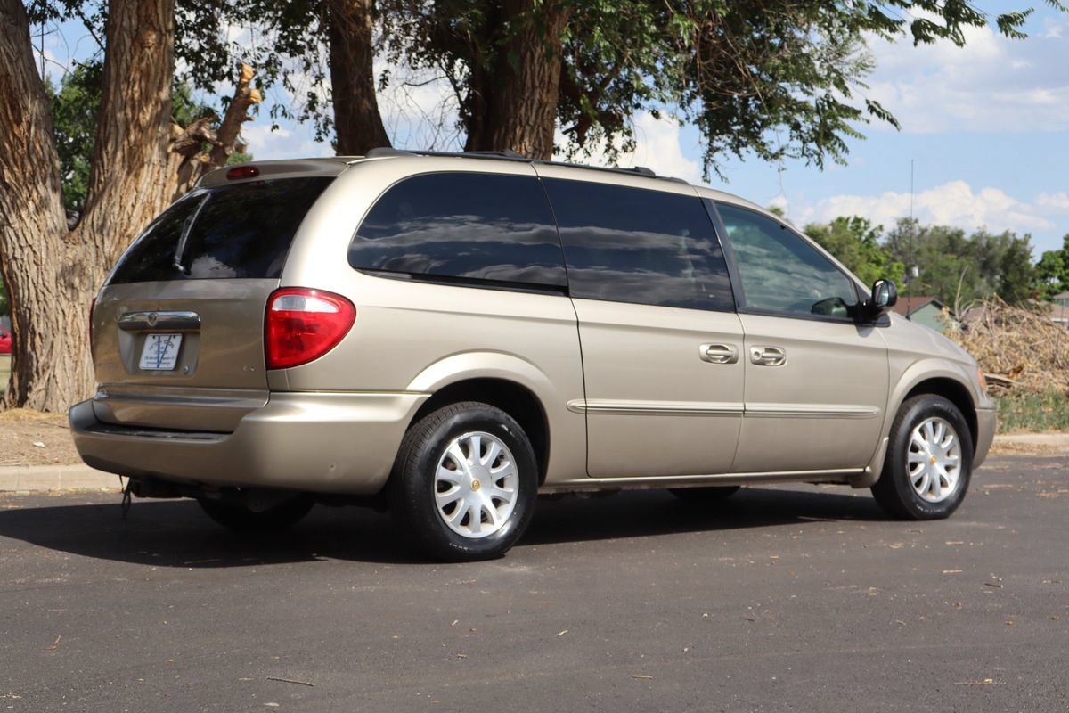 Used 2002 Chrysler Town & Country EX FWD image 5