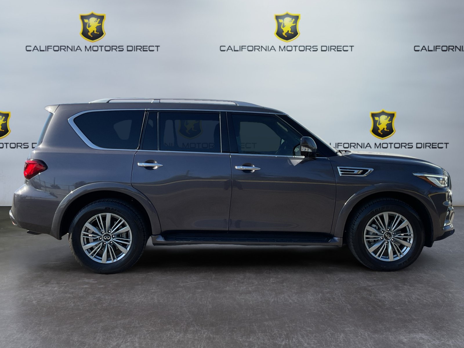 Used 2023 INFINITI QX80 Luxe w/ Cargo Package RWD image 4