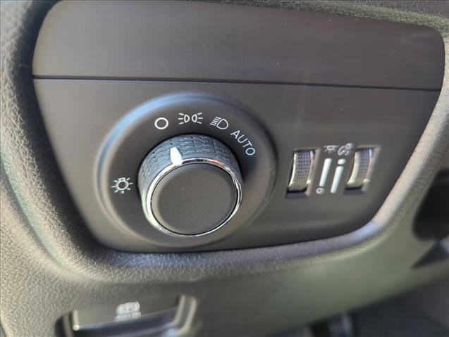 New 2025 Jeep Grand Cherokee Altitude image 18