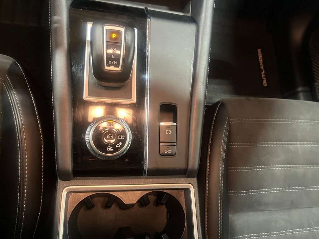 Used 2024 Mitsubishi Outlander SE image 17