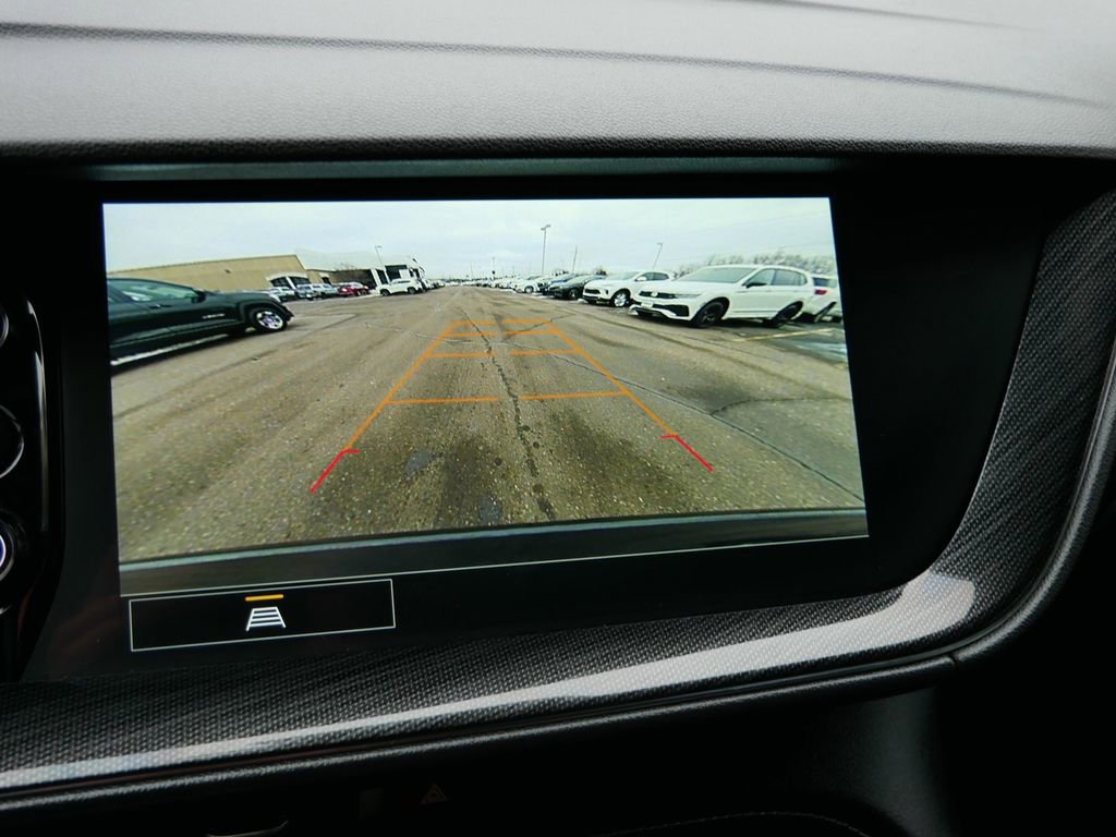 Used 2023 Buick Envision Essence image 28