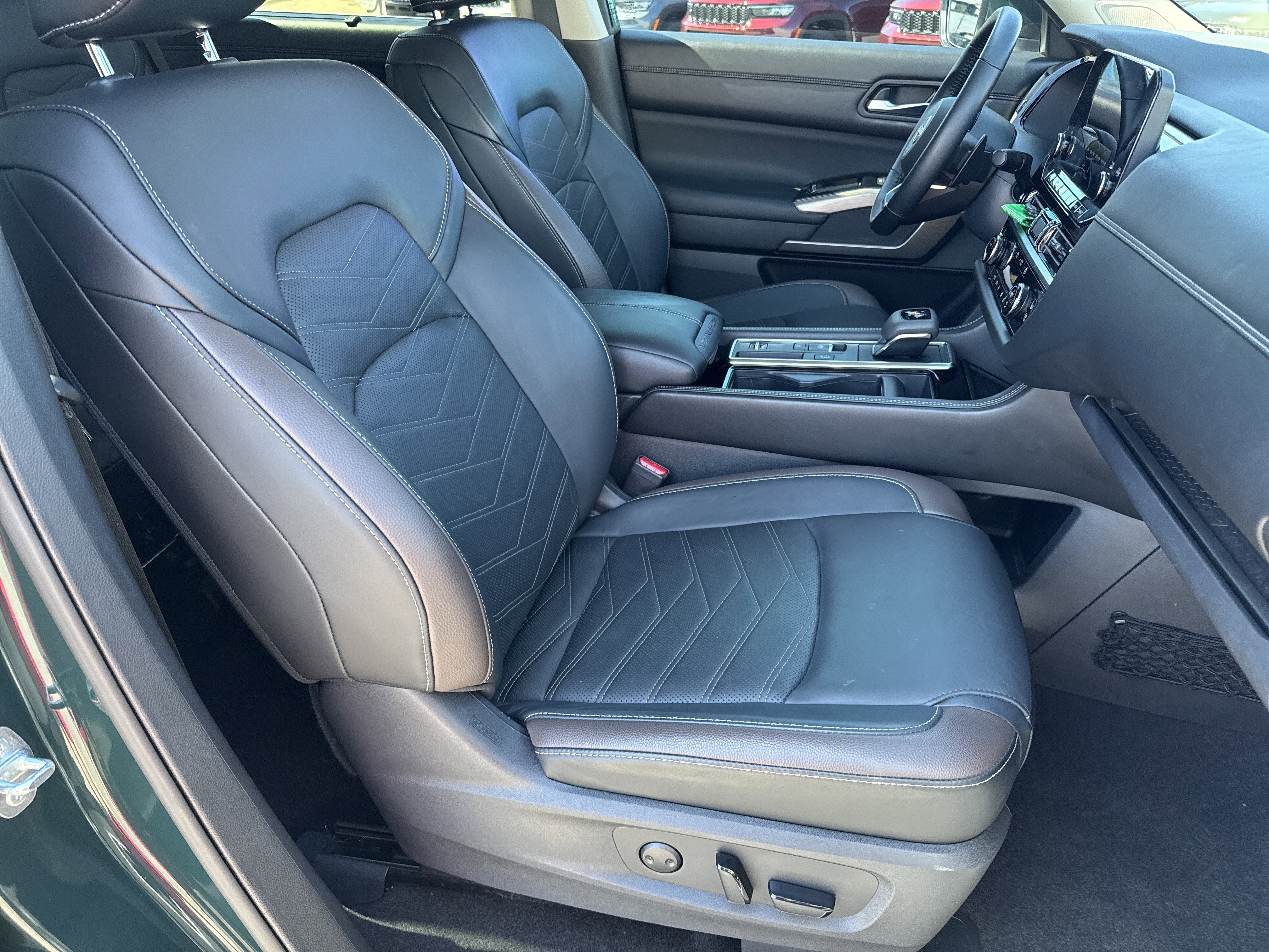 Used 2023 Nissan Pathfinder Platinum image 18