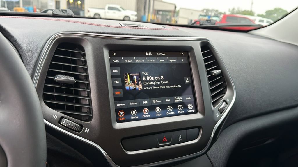 Used 2022 Jeep Cherokee Trailhawk AWD/4WD image 21