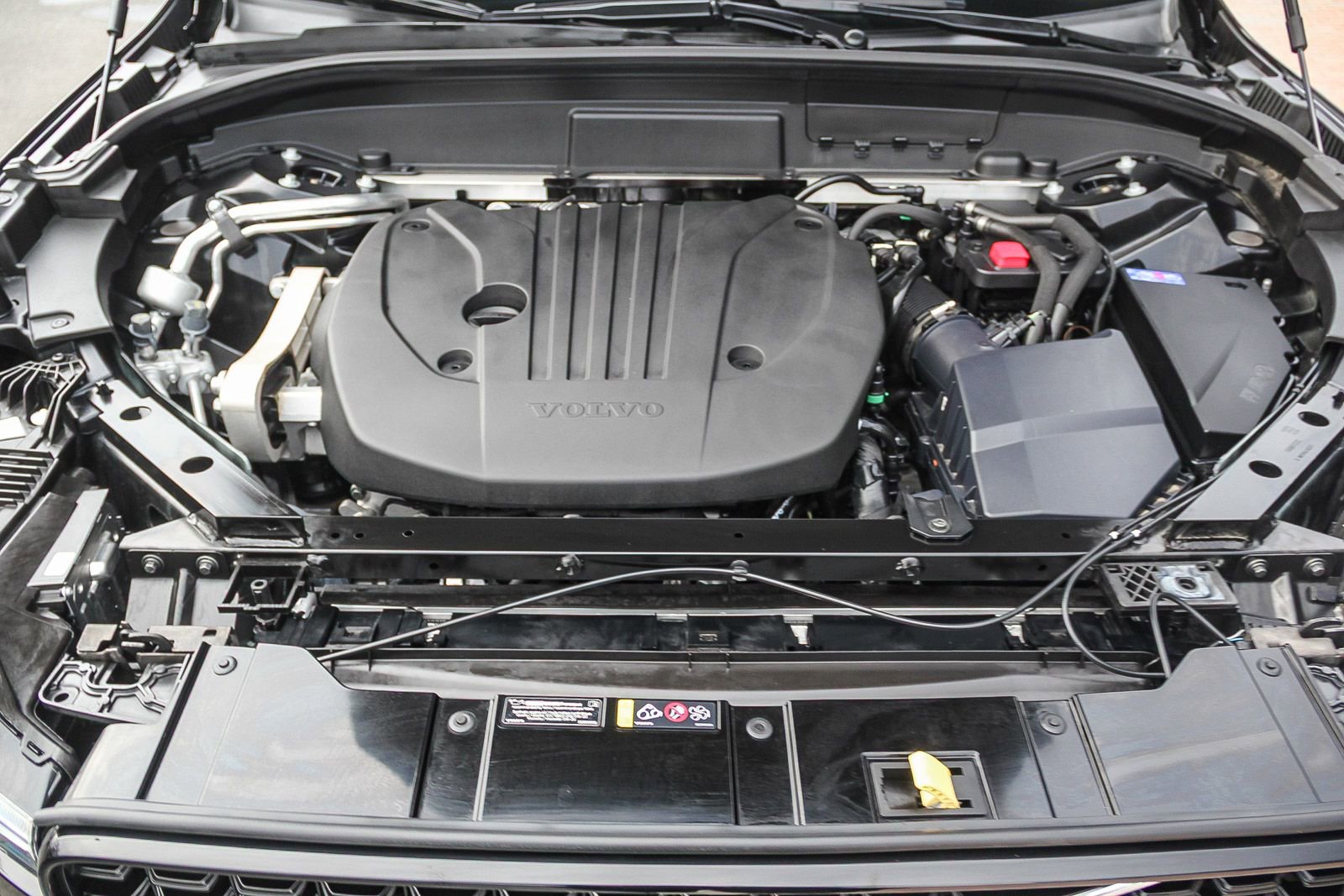 Used 2025 Volvo XC60 B5 Plus image 28