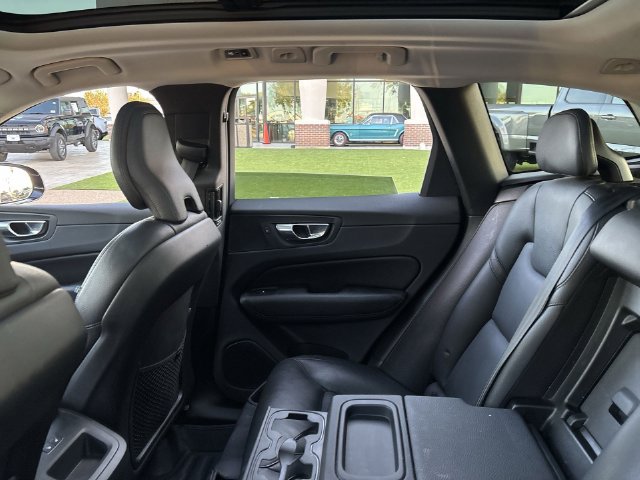 Used 2019 Volvo XC60 T5 Momentum w/ Premium Package AWD/4WD image 14