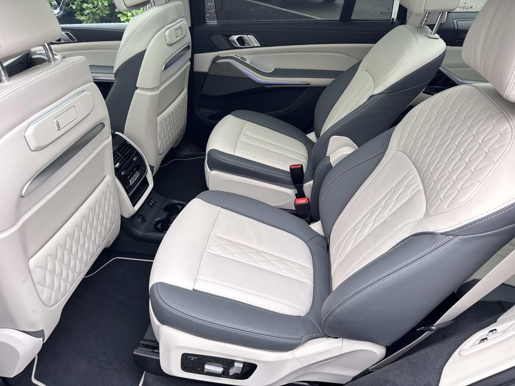 Used 2024 BMW X7 M60i w/ Executive Package AWD/4WD image 17