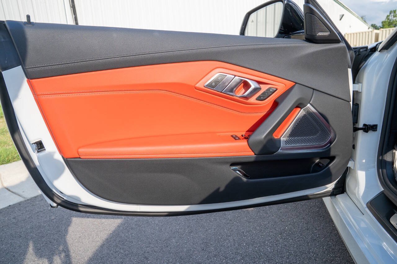 Used 2025 BMW Z4 M40i w/ Edition RWD image 23