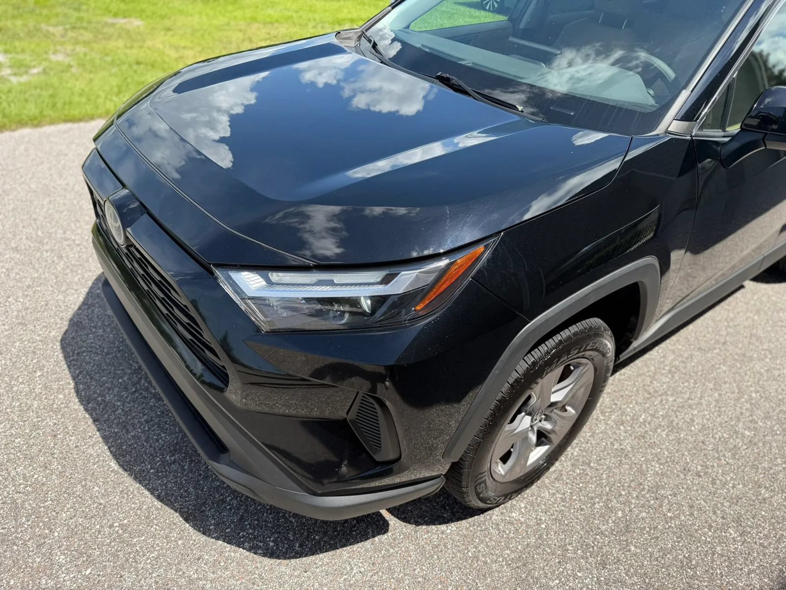 Used 2022 Toyota RAV4 XLE AWD/4WD image 4