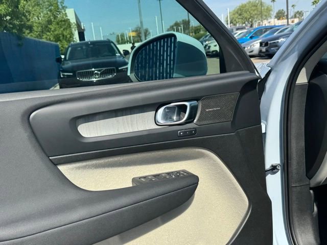 New 2025 Volvo XC40 B5 Ultra w/ Protection Package image 15