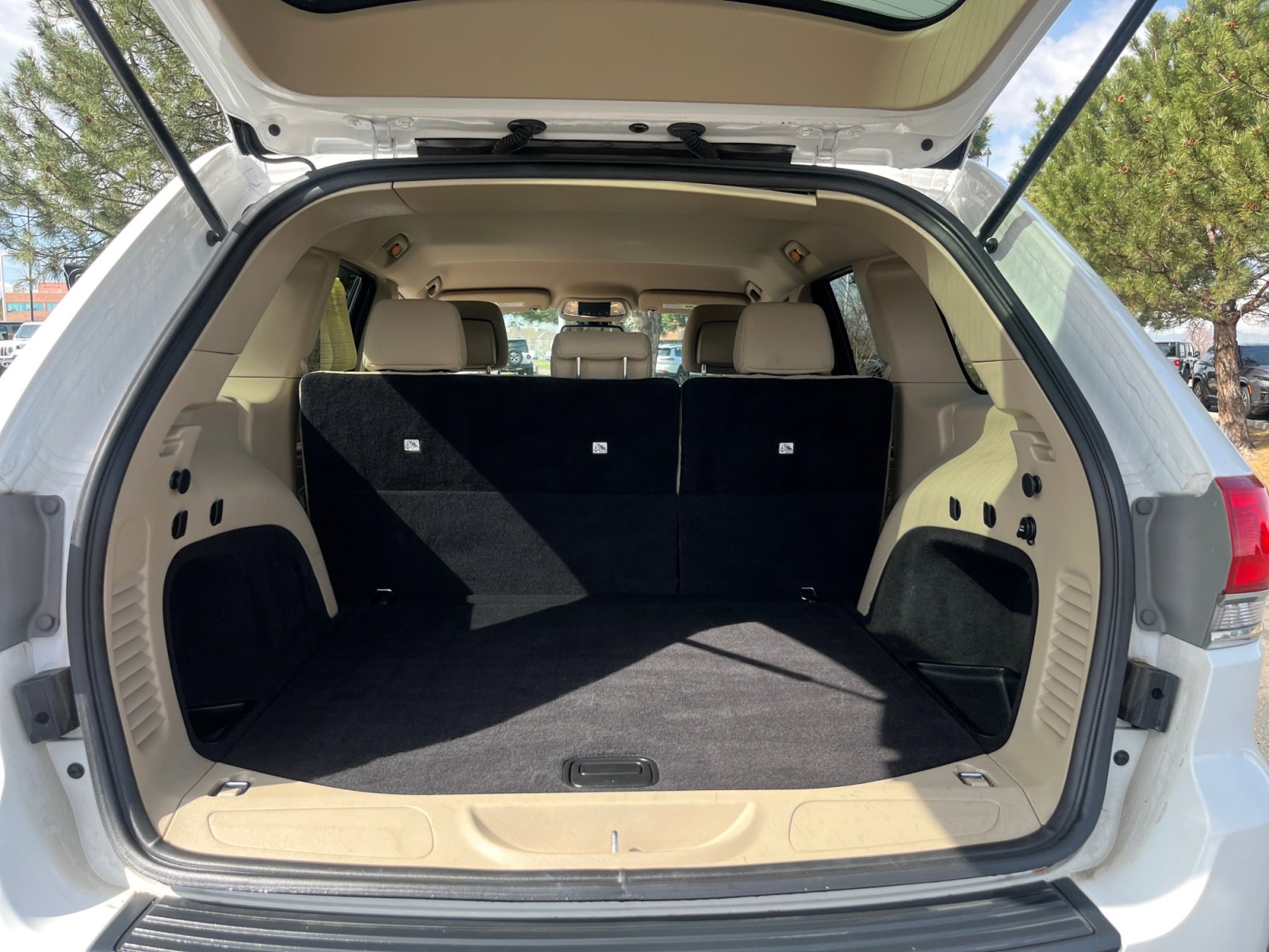 Used 2015 Jeep Grand Cherokee Laredo w/ Quick Order Package 23E image 34