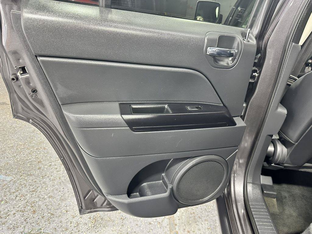 Used 2016 Jeep Patriot High Altitude AWD/4WD image 21