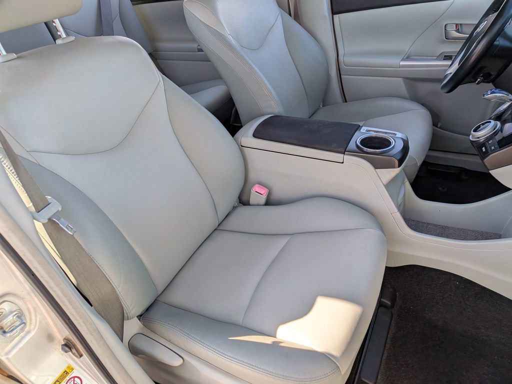 Used 2013 Toyota Prius V Five FWD image 32
