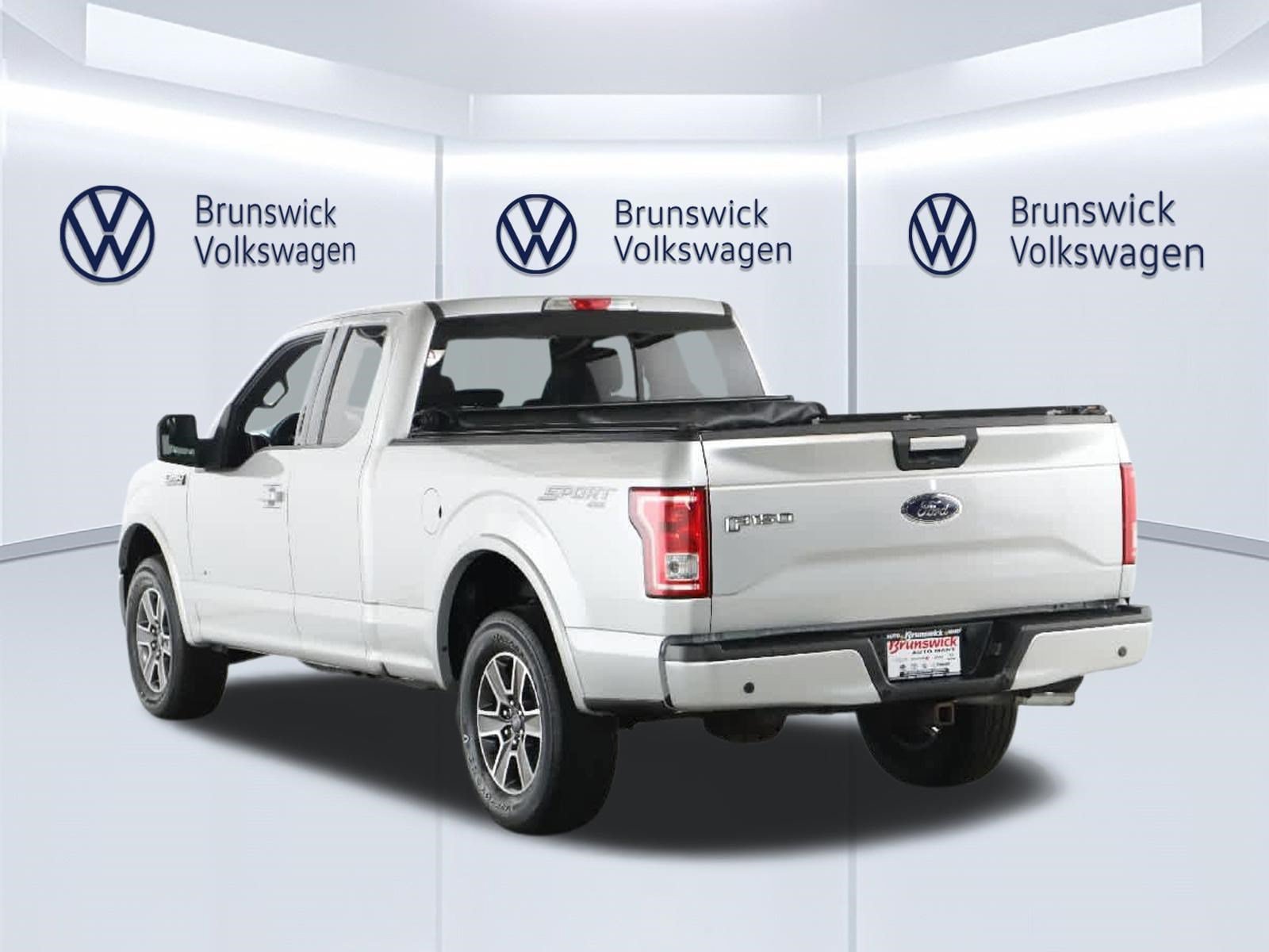 Used 2017 Ford F150 XLT w/ Equipment Group 302A Luxury AWD/4WD image 39