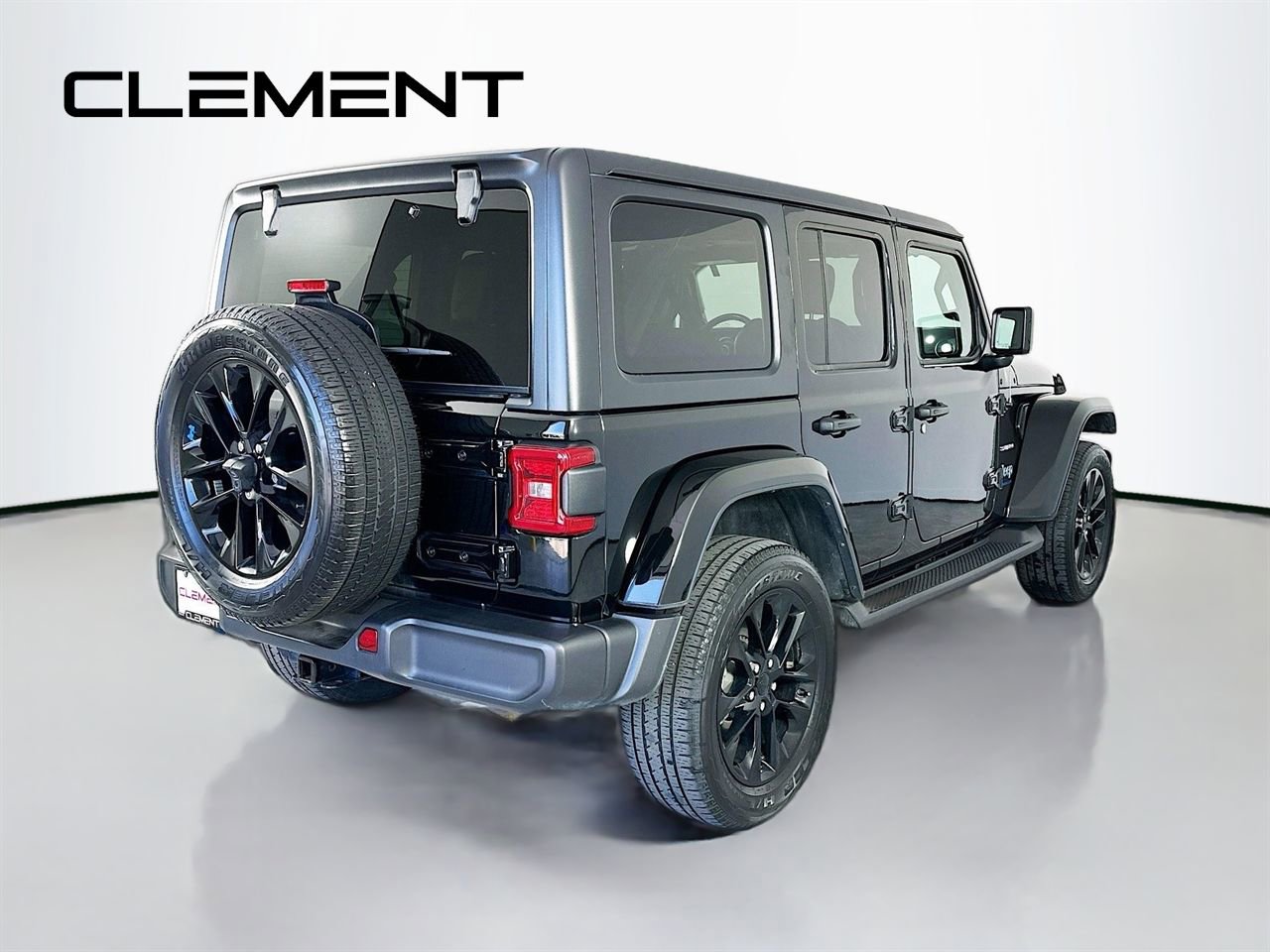Used 2023 Jeep Wrangler Unlimited Sahara w/ Cold Weather Group image 7