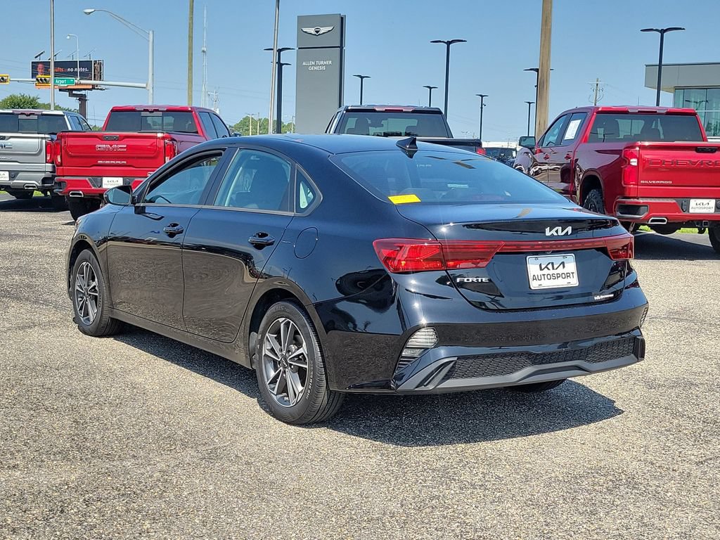 Used 2023 Kia Forte LXS w/ LXS Technology Package FWD image 3