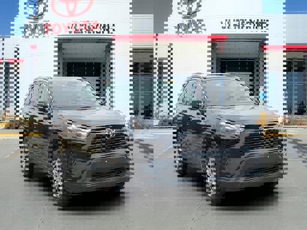 Used 2024 Toyota RAV4 XLE image 3