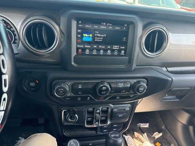 Used 2021 Jeep Wrangler Unlimited Sahara w/ LED Lighting Group AWD/4WD image 35