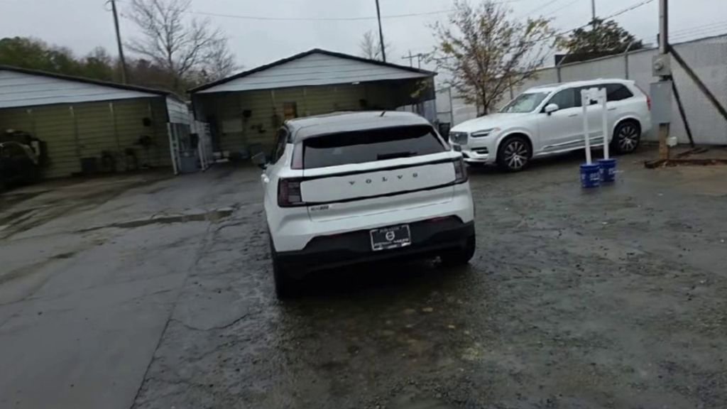 New 2025 Volvo EX30 Plus w/ Protection Package Premier image 7