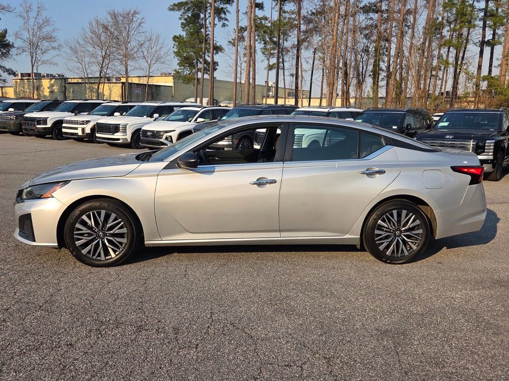 Used 2024 Nissan Altima 2.5 SV image 4