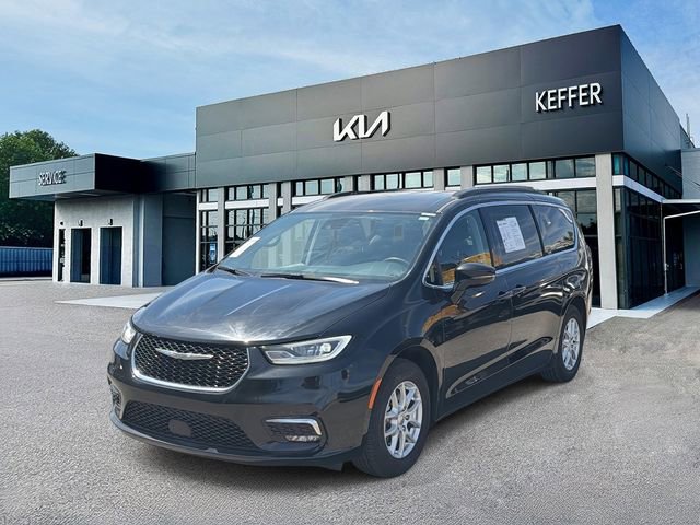 Used 2022 Chrysler Pacifica Touring-L FWD image 1