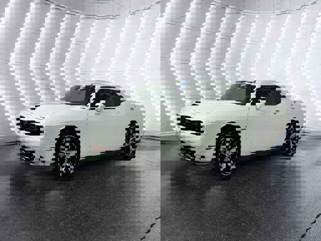 Used 2019 Dodge Challenger R/T w/ Driver Convenience Group image 3