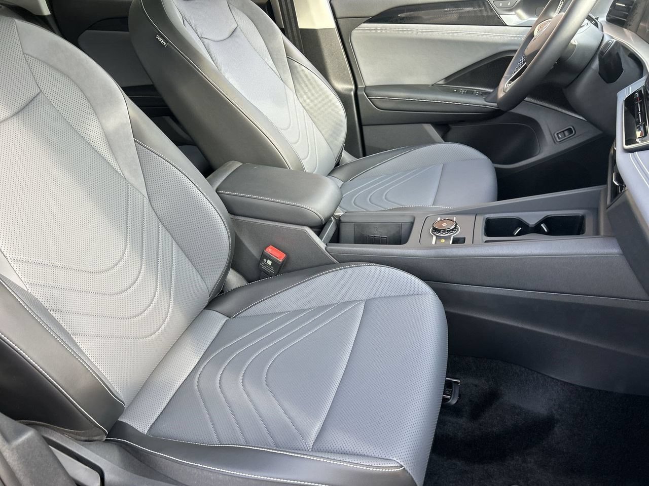 New 2026 Volkswagen Tiguan SE FWD image 7