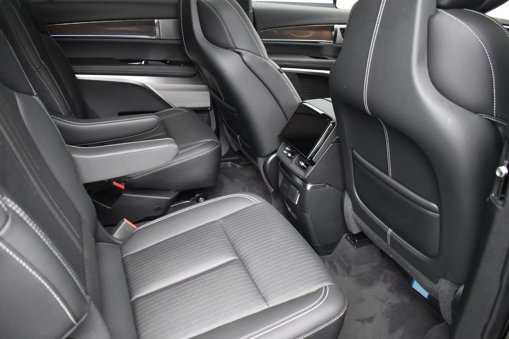 Certified 2026 Cadillac Vistiq Luxury w/ LPO, Floor Liner Package AWD/4WD image 30