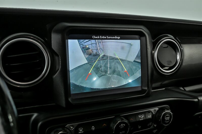 Used 2019 Jeep Wrangler Unlimited Sahara AWD/4WD image 31
